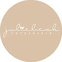 Zu sehen ist das Logo von Julie Beck Fotografie Halle Saale